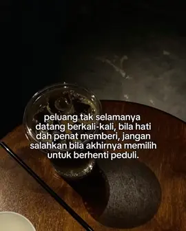 Kadang ii kita terpaksa melepaskan walapaun masih sayang#foryoupage #quotes #fypシ゚ #4u #storysad🥀 