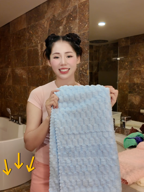 Nhớ thay khăn tắm cho cả gia đình nha các bác ơi #huongly #tiktokshop #review #khantam #khantamhuyhoatowel #huyhoatowel #khantamgiadinh