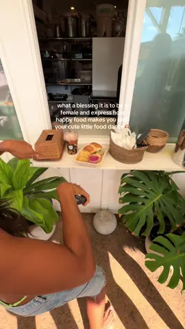 If you’re not dancing for your food, why not?! #plantbased #hawaii #fooddance 