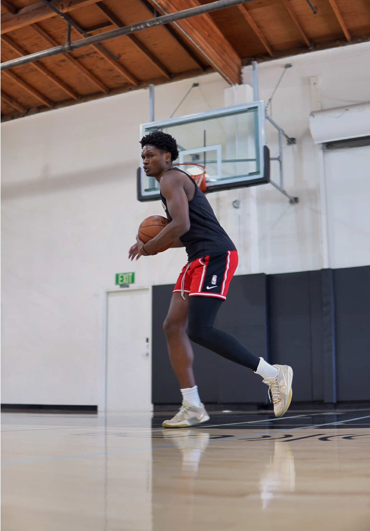 Body control series: Amen Thompson working spins + balance into finishes at the rim! #NBA #rockets #fyp #basketball #houston 