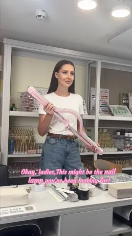 Who needs the real moon when you can have your own on the desk? 🌙 Half-moon lamp = 100% good vibes.#modofobeauty #halfmoonlight #nailtech 