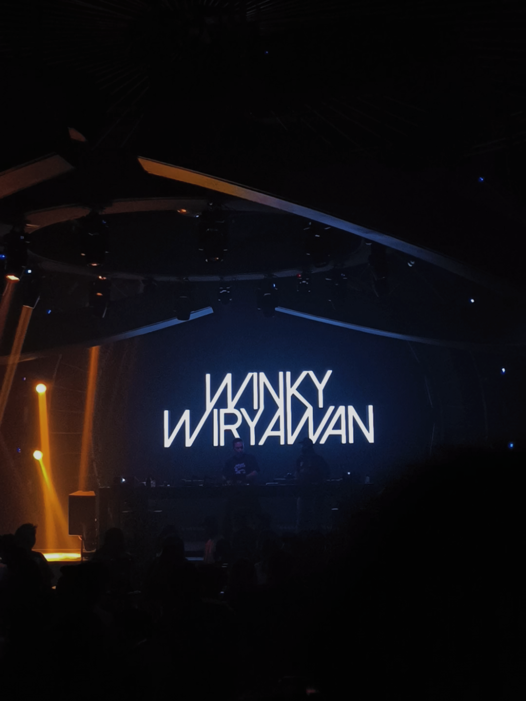 Siapa yang tanggal 6 kemarin ke Golden Tiger Kemang buat party bareng DJ Winky ??? Gimana menurut kalian vibesnya? event by @info.partykemang #holywings #partyjakarta #jktparty #LateNightVibes #jakartaparty #NightOut #winkywiryawan #djwinkywiryawan 