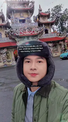 Ước nguyện một lần trong đời, được thong dong đi khắp cảnh chùa Việt Nam – từ miền Nam ra miền Bắc. Mỗi ngôi chùa là một dấu ấn, một hơi thở của lịch sử, một mảnh hồn dân tộc. Đi để chiêm bái, để nghe tiếng chuông ngân giữa không gian tĩnh lặng, để ngắm khói hương bảng lảng nơi sân chùa, và để thấy lòng mình lắng lại, nhẹ tựa mây bay. Đi hết một hành trình chùa chiền cũng là hành trình trở về với chính mình – nơi tâm an trú, lòng hướng thiện, và niềm tin nơi Tam Bảo vững bền.