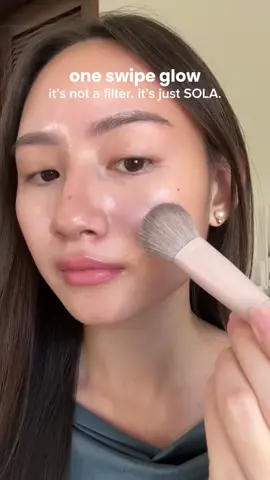 No filter, just SOLA ✨ Meet the Foundation Primer that smooths, covers, and keeps your glow locked in for up to 18 hours. #SOLABeauty #beautyph #makeup #sunscreen #skincareph 