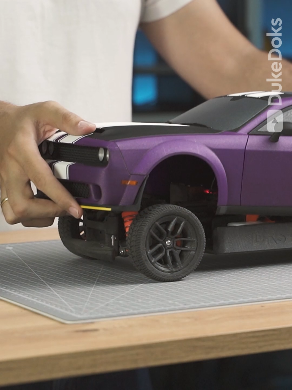 Versión multicolor del Challenger. Aprovechando que tenía que probar la Snapmaker A1, una impresora multimaterial, he creado varias versiones multicolor de mi Challenger RC 1/10. Puedes ver el vídeo completo en mi canal de YouTube y descargar el STL en @cults3d o @printablescom Impresora 3D: Snapmaker U1 de @snapmaker_global #snapmaker #snapmakeru1 #challenger #rc #3DPrinting