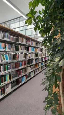 مكتبة الملك فهد الوطنية 📚📖. .. .. .. #نوره_🌷 #مكتبة_الملك_فهد #الرياض #مكتبه #تصوير 