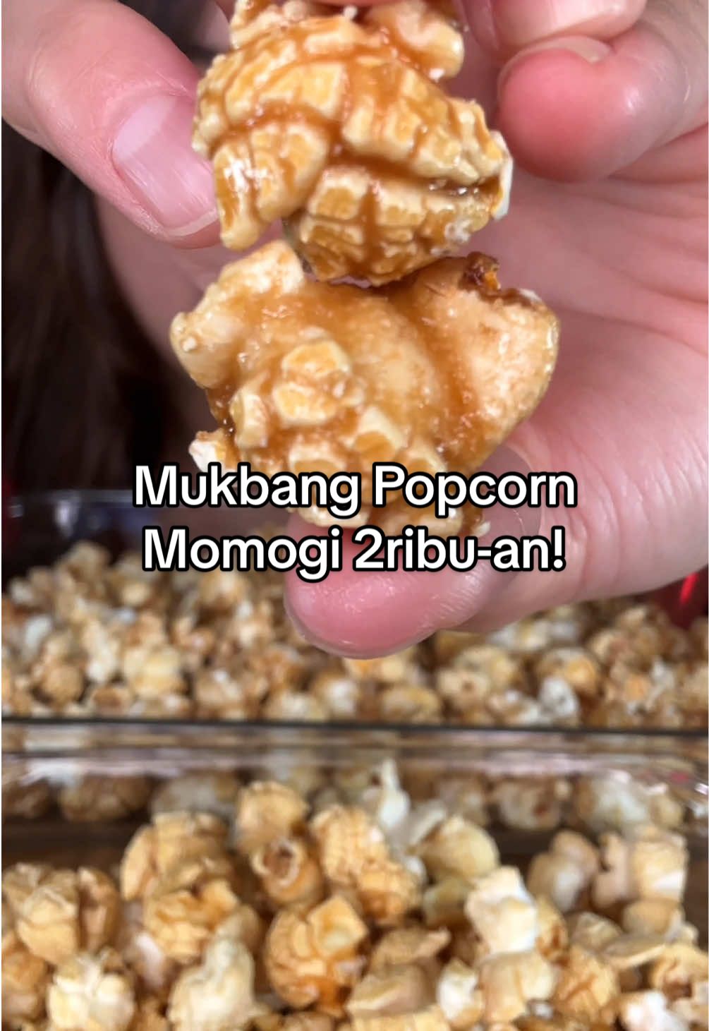 AKU JAJANIN orang terpilih buat orang yang punya foto lagi makan Momogi Popcorn di galeri hapenya! Cepaat komen pake Foto sertain nama ig kalian juga ya!! Pokoknya 9.9 di Toko Oyen 🍊🧡 jangan sampe ketinggalan Live nya Momogi Official Shop! Gas yang mau borong Popcornnya Momogi  karna ada banyak discount dan promo menarik lainnya jugaa!!!😂