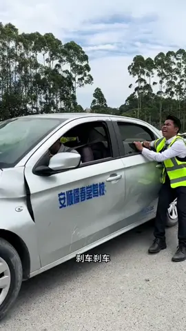 😂 Học lái xe không tránh khỏi những pha “dở khóc dở cười”, quan trọng là rút kinh nghiệm và lái an toàn 🚗💨#HọcLáiXe #hoclaixeoto #KinhNghiệmLáiXe #AnToànTrênHết #hoclaixethaison 