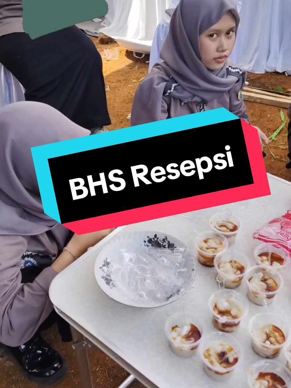 Video pengantin sudah banyak yg punyaaa, kalo BHS kadang gak kepikiran kaaan 😂 #behindthescenes #behindthescene #foryoupage #barabaibungaskalsel #kalimantanselatan 