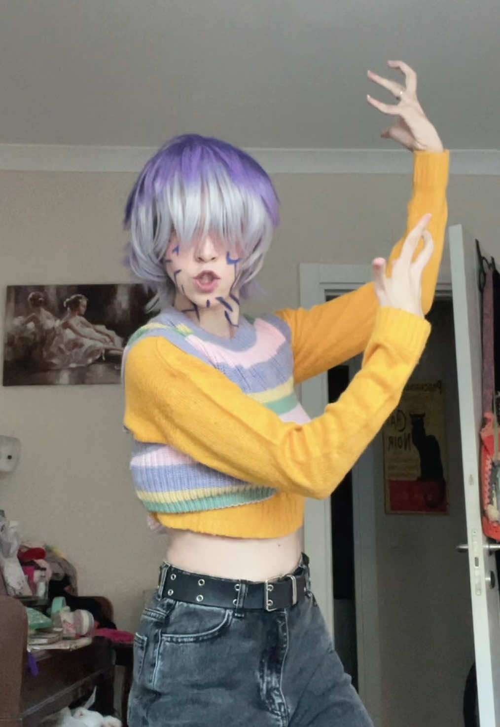 Close enough welcome back Mystery? Tho this was a bit ago and I can do the dance a bit better now #mysterysajaboys #sajaboy #sajaboys #kpopdemonhunters #kdh #mysterysaja #mysterysajaboys #closetcosplay #kpopdemonhunterscosplay #youridol #featurethisvideo #featureme #featurethis 