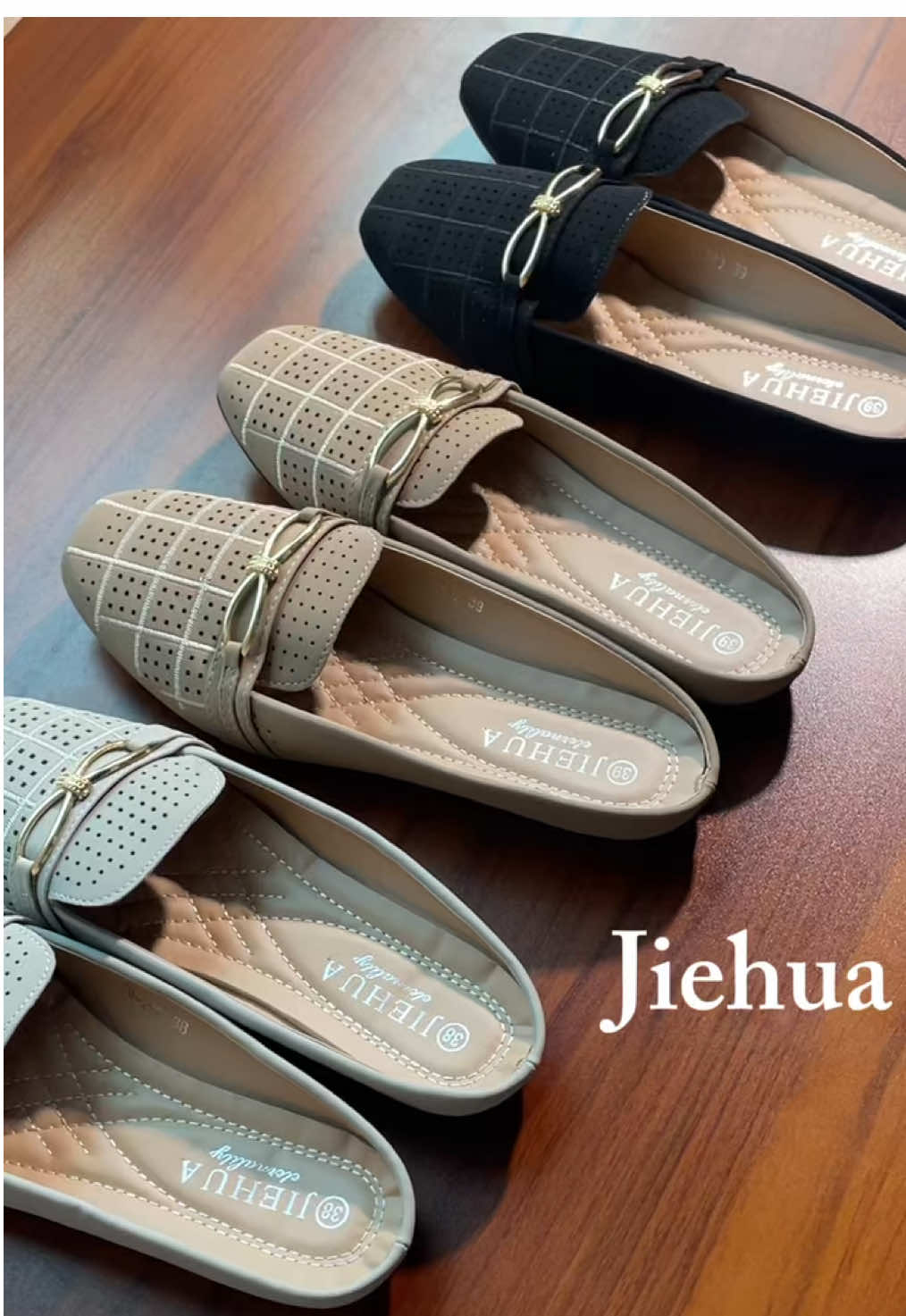 Black, apricot, and grey. Kalo kalian mau pake flatshoes yang simple, elegant nya dapet, slip on, dan anti slip. Yasmine Flatshoes cocok banget nih buat bunda bunda👀🤩 #fyppppppppppppppppppppppp #fypシ #promopuncak99 #flatshoeskakilebar #slipon 