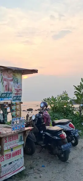 siapa nih kalau sore suka nongkrong dsni🌊🌊#pantailampung #kalianda #fyp #fyppppppppppppppppppppppp 