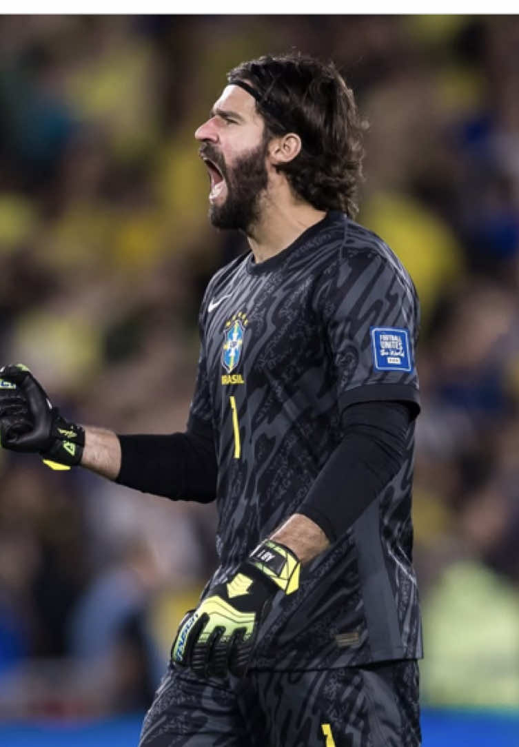 Alisson Becker one of the best of the world 🇧🇷🧤.                                       #goalkeeper #footbal #fyp #alissonbecker #liverpoolfc 