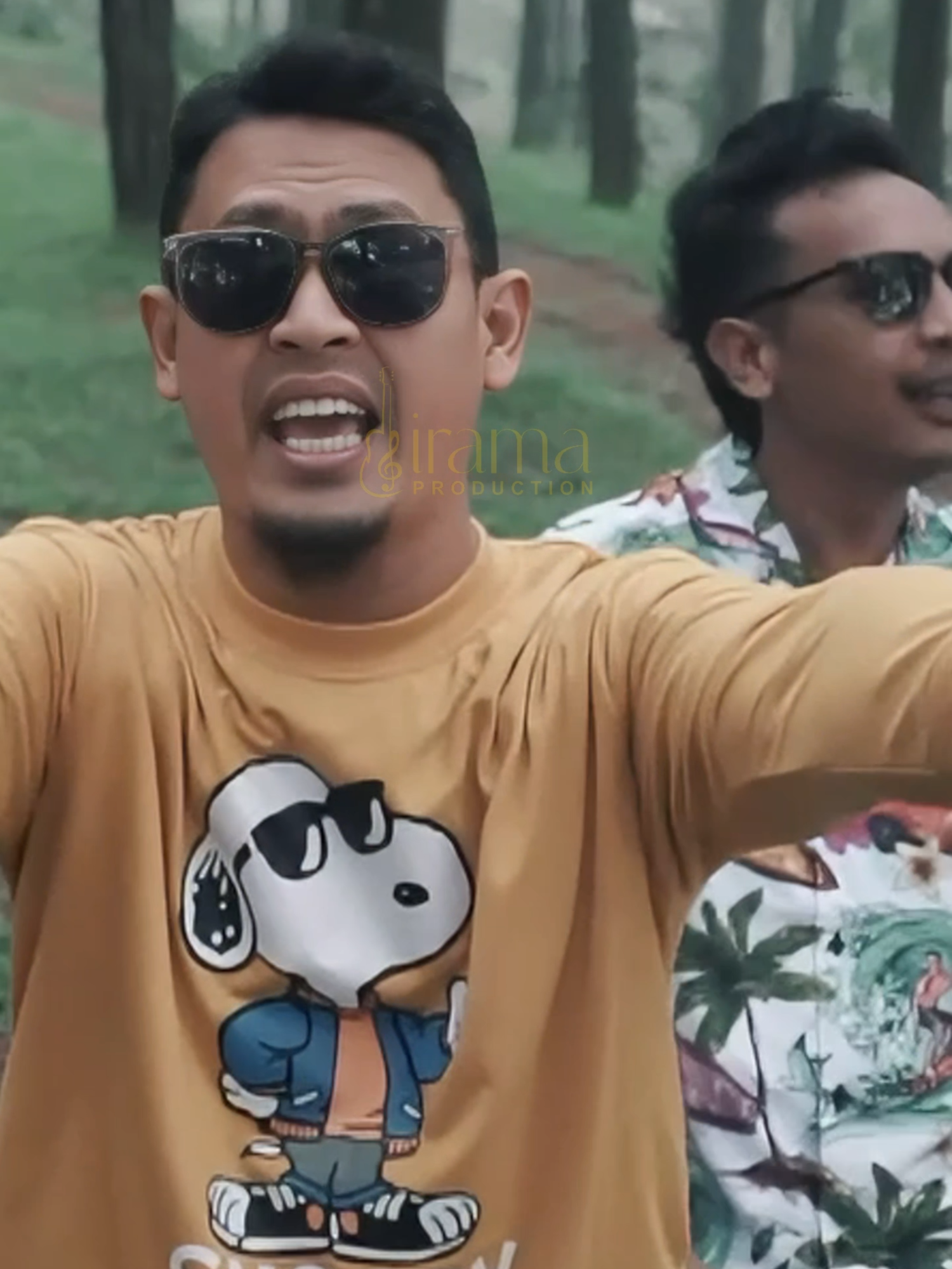 Rambut bebas, hati emas. QUEEN ngajarin kalau cinta itu masterpiece dari hati. 👉 Putar lagunya dan kasih tau pendapat lo. #queen #iramaproduction #ronalddewa #velocity #fiafahrina #patria #trending