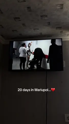 Цей фільм вийшов 2 роки тому, і тільки зараз я змогла його подивитися, не передати словами цю біль які відчули та відчувають люди, коли ти жив звичайним життям, ходив в школу, університет на роботу, ти радів цьому життю, ходив гуляти з друзями, сміявся. А зараз ми живемо одним днем…. Ми не знаємо що з нами буде завтра, або через годину чи хвилину. Росія це ГНІЙ, якій треба знищити з цього сесвіту, вони не тільки вкрали дитинство, а забрали життя людей, маленьких дітей які не побачили цей світ… за цього ГНІЯ ми не можемо прожити спокійне життя.. кожен ранок, день, ніч, вони запускають ракети та шахеди, вбиваючи невинних людей та дітей. Забираючи батьків які воюють за те щоб всі ми спали спокійно, кожну хвилину вони боряться, боряться за НАШУ УКРАЇНУ, за наш мирний сон. Дякую, Дякую всім військовим які боряться які обороняють нас та наші землі. А Росія це бруд, бруд якій не потрібен на цій землі. #russiaterrorist #рекомендації #україна #українамійдім #russiaterroriststate 