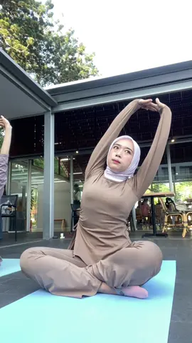 #yogaoutdoors #olahraga #yoga #outfitideas 