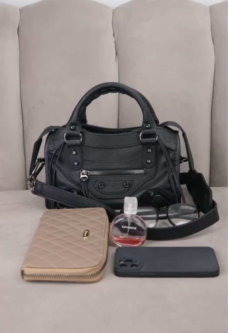 What’s in my Manhattan bag?🙆🏼‍♀️✨