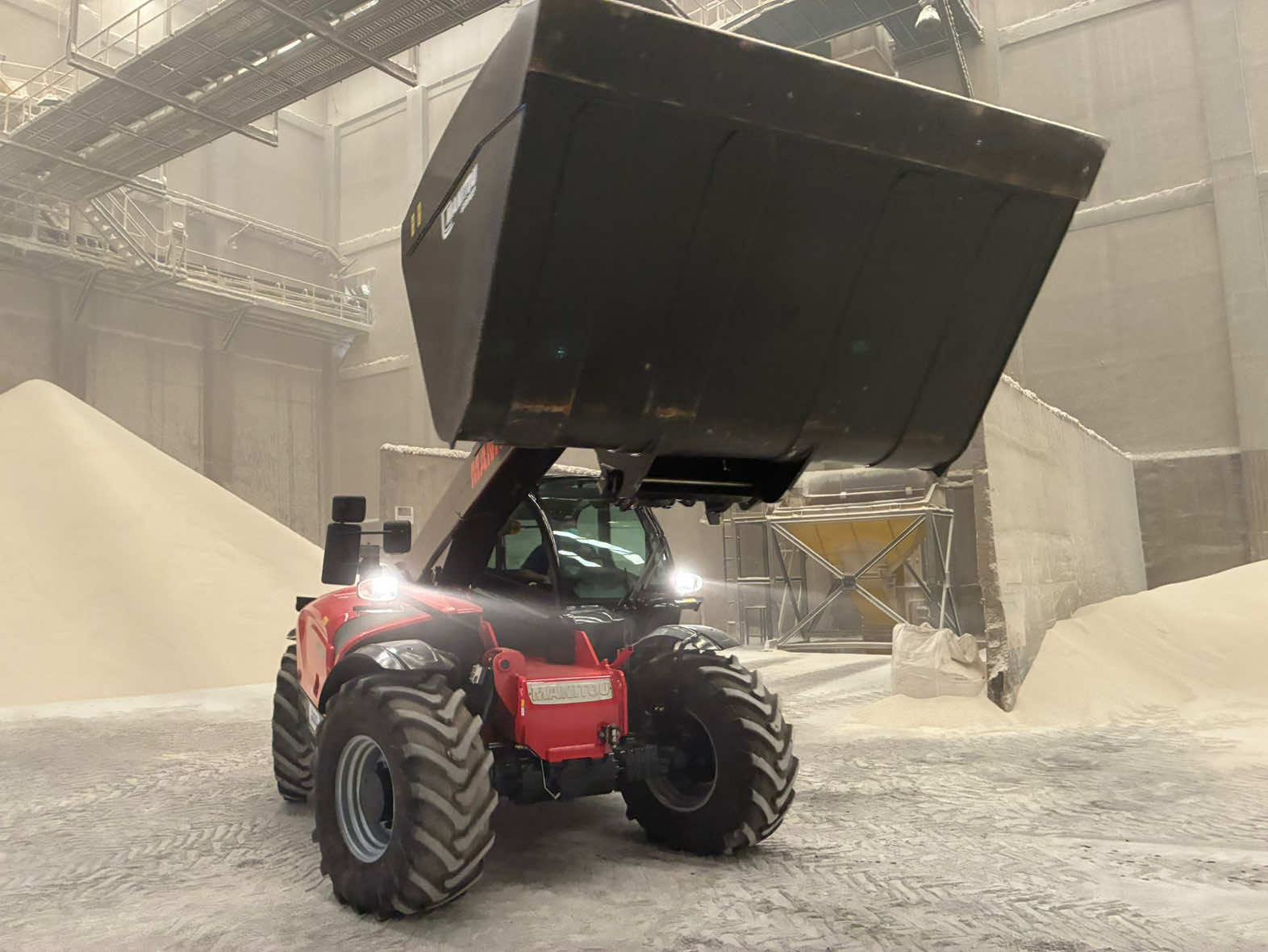 Strong, Reliable, Efficient. Manitou Telehandler is the ANSWER! ⚙️ #PROMECHResources #Manitou #Telehandler #HeavyEquipment #Construction      