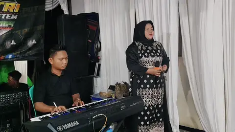 kau campakkan.. cover yuni sapitri live na mandai.. 