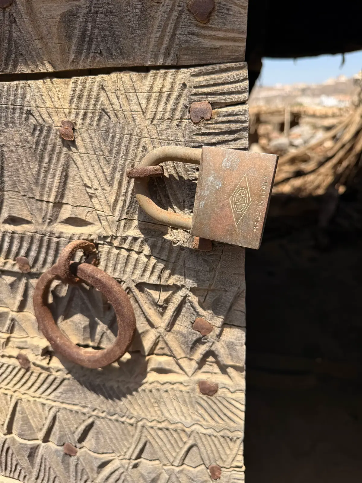 ‏⁧‫#مياه_الأمطار‬⁩ أحد أسباب تهدم ⁧‫#البيوت_الحجرية‬⁩ التراثية في مناطقنا المطيرة، بجنوبنا الغربي. بقي ⁧‫#التراث_المهاري‬⁩ شاهداً وناقداً لنا جميعاً. 