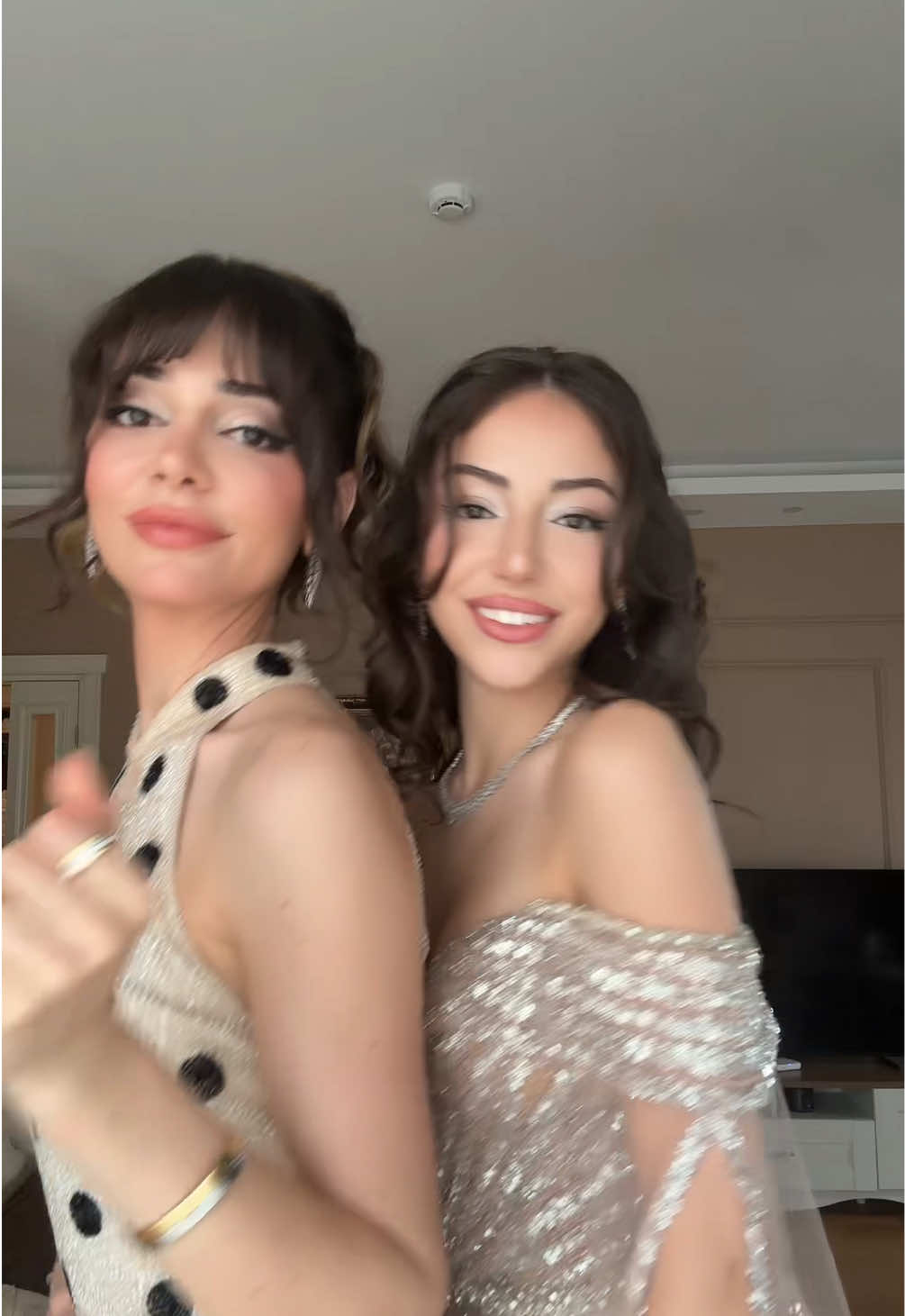 Wedding season is still on🥹❤️ #transition #sister #bff #fypシ゚ #trending 