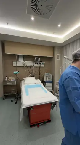 мы ездили в роддом🤰🏼 нам провели экскурсию по родовому отделению(палата где именно,я буду рожать),показали палаты послеродовые,и еще мы познакомились с врачом,с которым я скорее всего буду рожать👀 в общем,мы на финише😅до родов два месяца,готовимся🙏🏻#машаироберт #димасблог #тим #тео #аняищук 