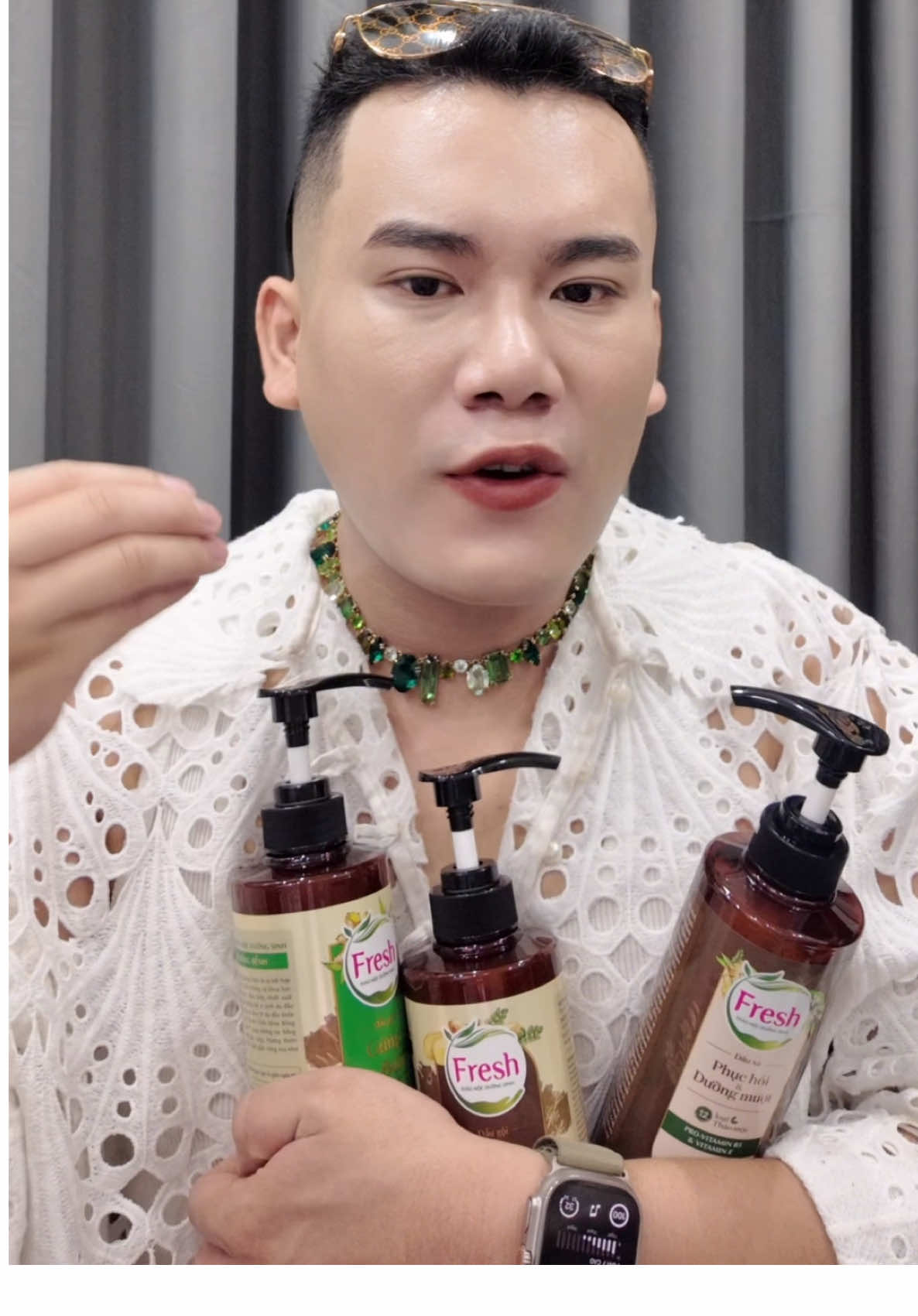 - Hàng Việt Nam mà cứ như này thì cứ vỗ ngực tự hào nha: Dầu gội Fresh của Việt Nam - Bộ sản phẩm này là: thảo mộc dưỡng sinh: gồm 2 loại dầu gội Gừng bưởi và Gừng bồ kết và 1 chai dầu xả #cunghocchamda #goclamdep #reviewlamdep #chamsocda #fresh 