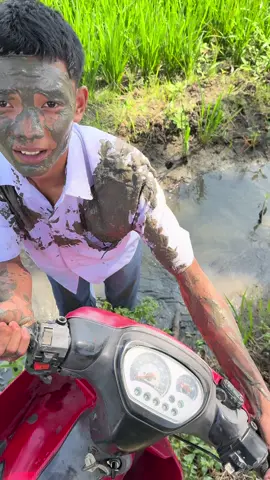 Di belikan helm di jajak ke penyetan dan pemancingan ndoro eret 