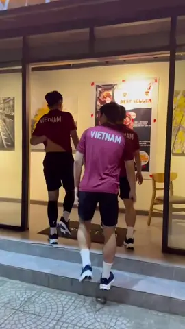Dinner outside U23 Vietnam #tiktok #football 