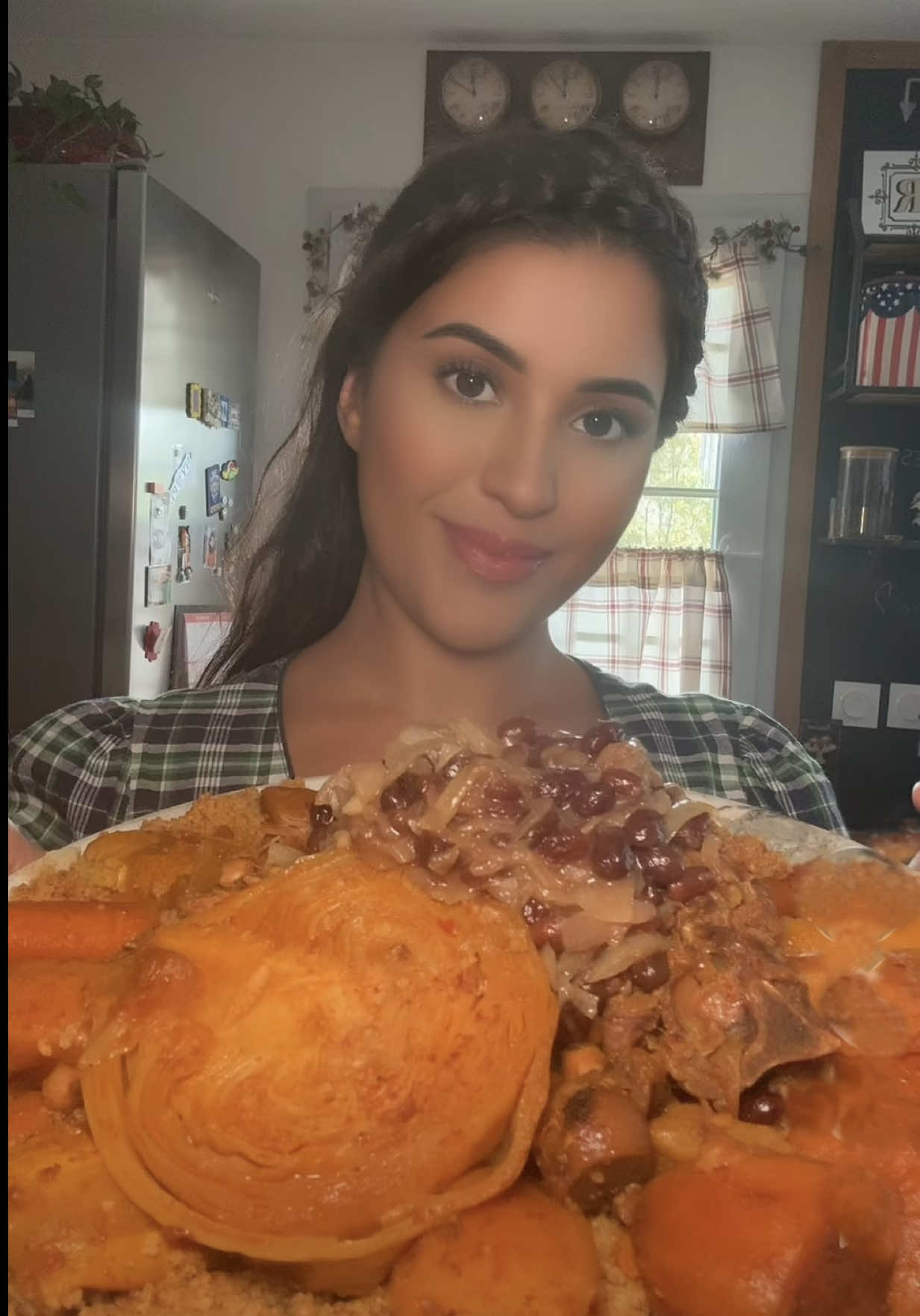 Un dimanche comme je les aime… Le matin, je chine avec mon fils aîné. À midi, je prépare un couscous pour ma famille. Entre trouvailles, cuisine et famille, c’est ça ma vraie richesse.  #tradwife  #femmeaufoyer  #videgrenier  #couscoustunisien #vintage   