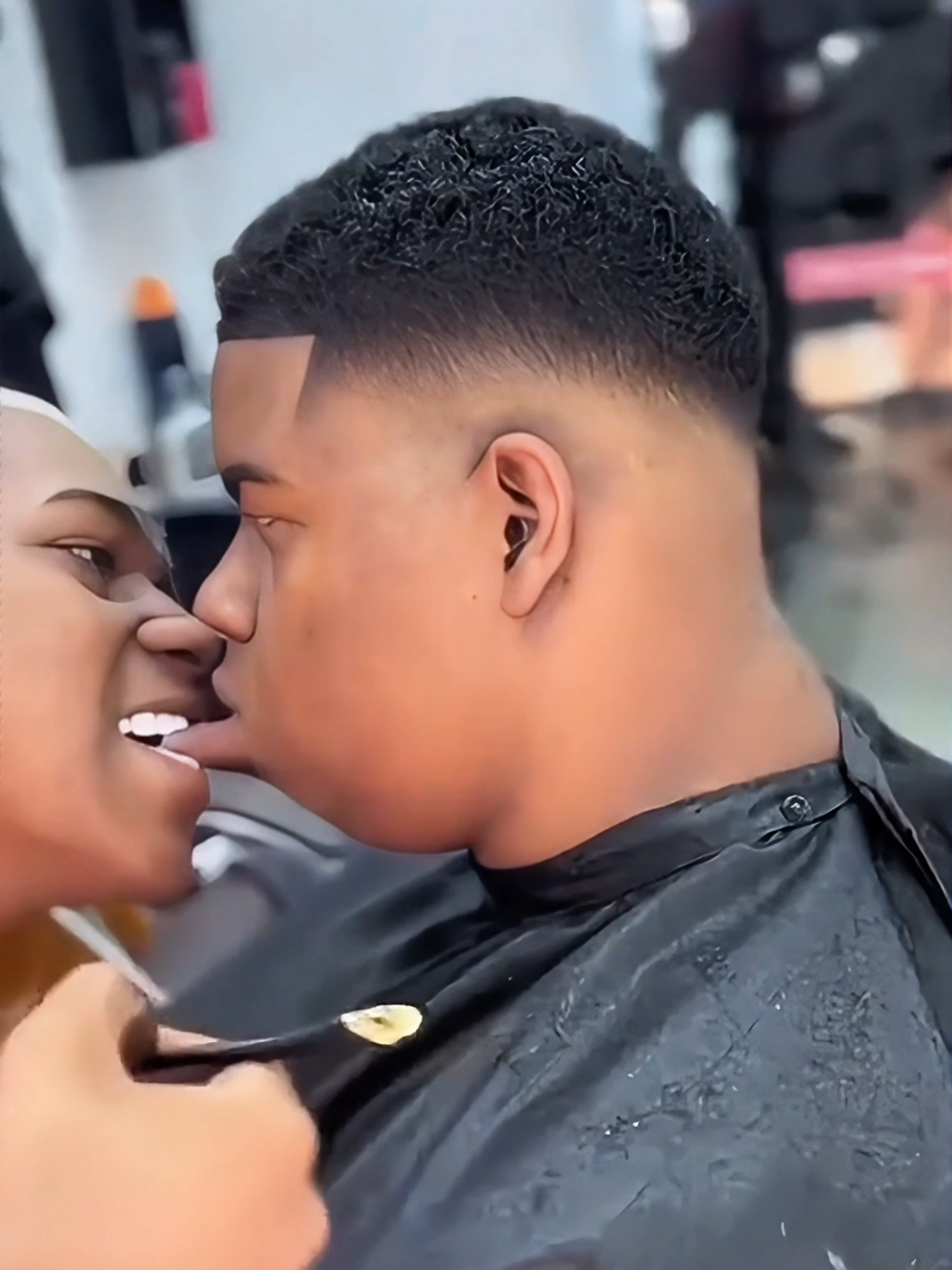 Barber Lips Prank#prank #prankvideo #funnyvideos #funnyprank #funnytiktok #foryou #lip #barber