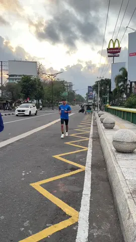Jogja di pagi hari selalu punya energi berbeda. Lari jadi lebih ringan, hati jadi lebih tenang 🌿