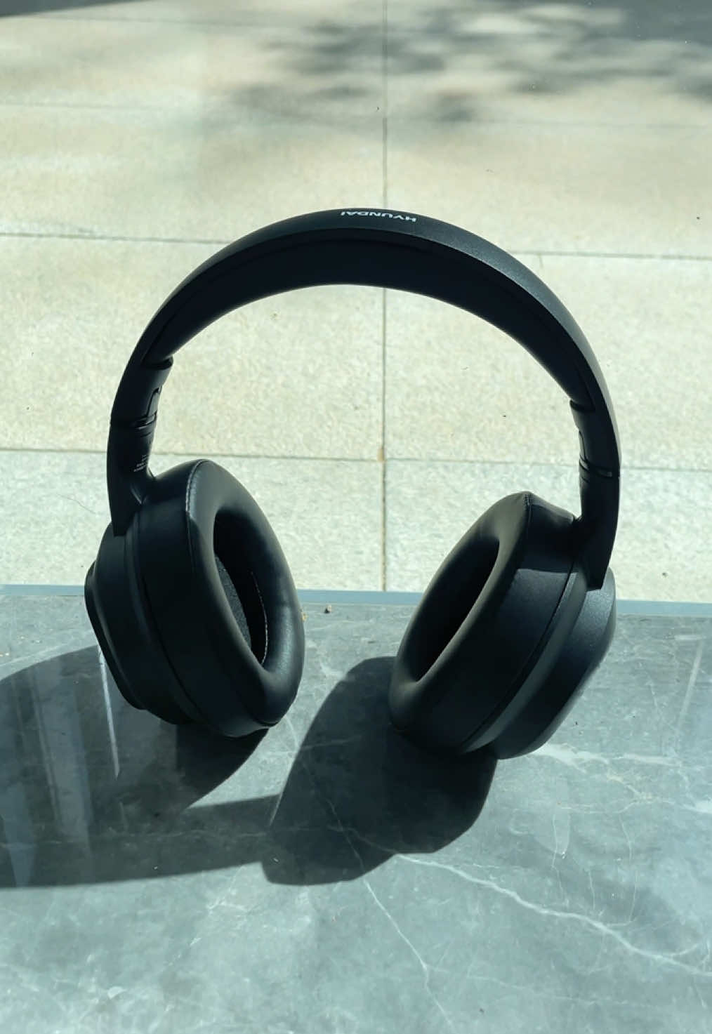 I’ve never seen earbuds with touch screens before—these are insane!.#hyundai #headphones #earbudswireless #ClipOnEarbuds#affordablefinds 