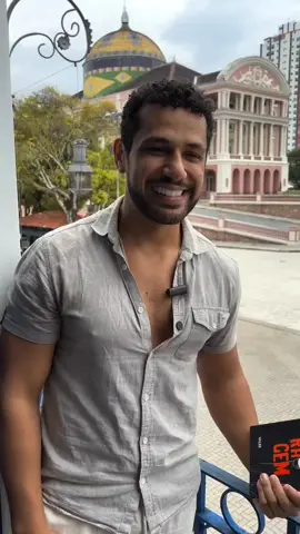 Amaury falando da leitura que ele fez do livro A Voragem...