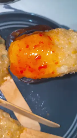 Sempol ikan jumbo✨ 1kg ikan tenggiri 300gram tepung sagu  2buah wortel  1batang daun bawang  1butir telur  100gram santan  1sdm garam  1/2sdt lada  1/2sdt ketumbar  1sdm gula  Kaldu ayam  Bahan pencelup  1butir telur  Kaldu ayam  #resepsimple #sempolikan #menuviral #foryoupage❤️❤️ #fyp 