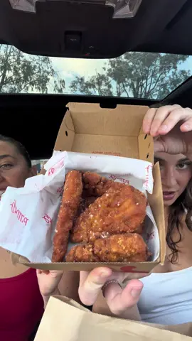 Trying the new @Grill’d double crunch chicken tenders and deluxe dips 🤤🤤 sooooooo yum @Tessa Bona 