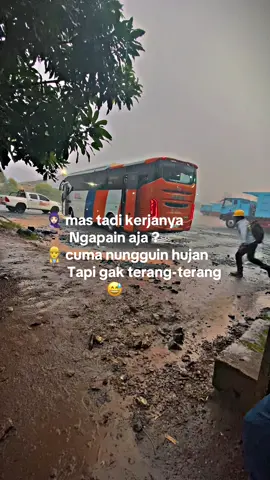 (PNS) pekerja nunggu sore
