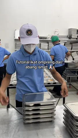 Tutorial ikat ompreng😉 #badangizinasional #mbg #mbglovers❤️ #makanbergizigratis #fypage #makangratisprabowo #makanbergizi #indonesiaemas2045 #fyppppppppppppppppppppppp 