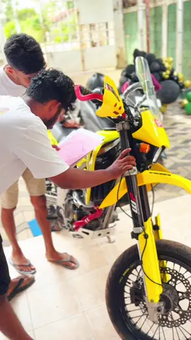 එයත් ගියා🥺👋🏼💛🧀 BYE BYE MY BOY 🤍🧀#congratulations_brother_🫀🫂💛#sbtracker250cc #YALLOWTRACKER #srilanka🇱🇰 #methma_hasmitha_🇱🇰 