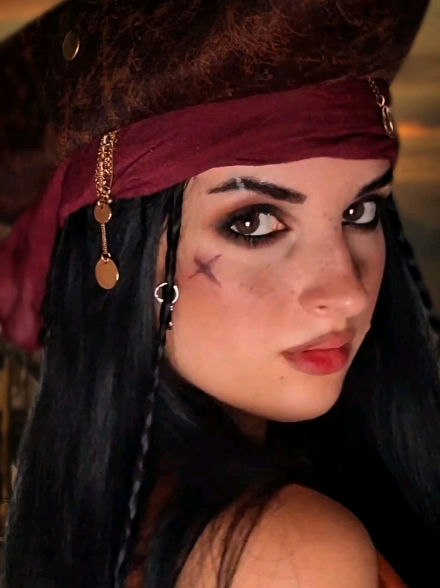 Pirate makeup and costume 🏴‍☠️🤎 #piratecostume #piratemakeup  #piratesofthecaribbean #halloween #halloweencostume 