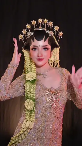 Join trend dance baddies anthem🍑🍑di remix asik juga wkwkwkwk😂😂 #nikensalindry #trend #soloputri #makeup #dance 