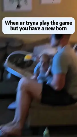 Dad can play games while taking care of the baby. 🥰 #funny #funnyvideo #baby #tiktok #babiesoftiktok  