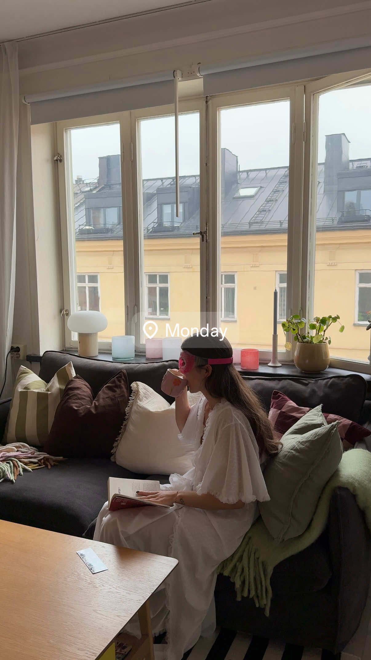 how lucky am I to be able to start my mondays like this 🤎 #dailylife #Vlog #minivlog #morningroutine #morningcoffee @rhode skin @Nespresso @H&M HOME @IKEA Barkarby @IKEA Sverige @Flying Tiger Sverige @LUSH 