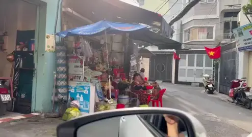 Đút ăn cho chó:)))