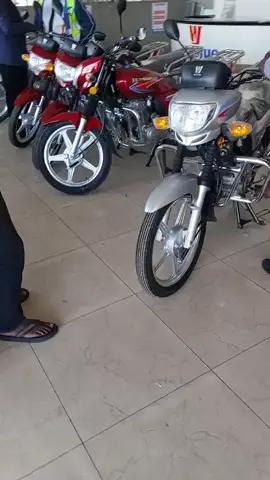 Jinyakulie hii bike Leo . Iko on a limited offer , with only a down payment of 25,000 and daily installments of 335. COMES WITH THE FOLLOWING:- ✅ 2 Helmets, ✅ 2 reflector jackets, ☑️ Petrol full tank, ☑️3L of oil Contact me on WhatsApp or call via our hotline 0736965095.#creatorsearchinsights #fyppppppppppppppppppppppp #govap #trend #kenyatiktok 