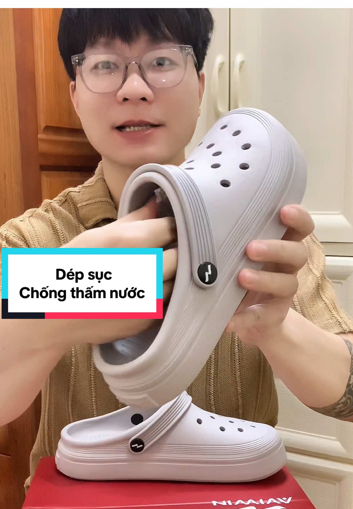 Dép sục chống thấm nước, đi mưa hay lội nước thoải mái luôn #depsuc #depsucnamnu #dephottrend #gi#giaydepu#xuhuong