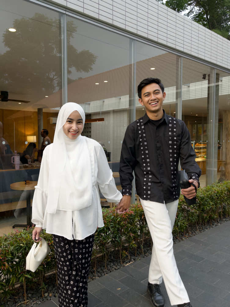hal wajib date adalah dresscode couple hehee kemeja batik dan rok lilit cantik dari @BYSEIA🤍 