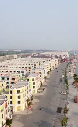 Với số lượng hữu hạn. Shophouse mặt phố đi bộ luôn là sự lựa chọn hàng đầu của các nhà đầu tư tinh anh. Cùng e Linh Vinhomes tham quan căn shophouse ở phân khu Tài Lộc thành phố Đảo Tỷ Đô Vinhomes Vũ Yên Hải Phòng nhé!e Linh 0904255486 #vinhomesvuyenhaiphong #vinhomesroyalisland #KHPLand