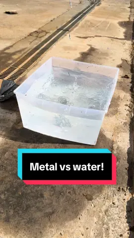 Pouring molten metal into water! #moltenmetal #metalvswater 