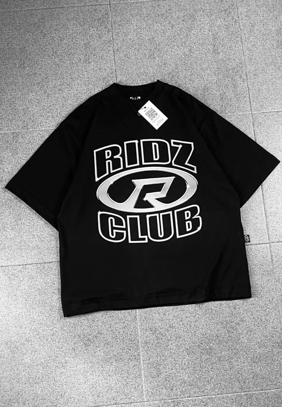 RIDZ CLUB | Oversize T-shirt cotton 20s 190-220GSM. Dengan detail chrome 🔥. Buruan cek showcase sebelum kehabisan 👀. #oversizedshirt #tshirt #kaos #kaosoversize #clothingbrand 